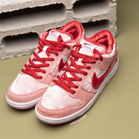 strangelove x nike dunk low